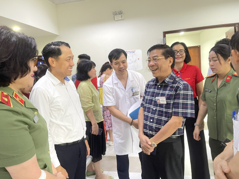 Hơn 100 cán bộ, công nhân viên Tổng Công ty Mobifone hiến máu tình nguyện tại Bệnh viện Nhi Trung ương -0