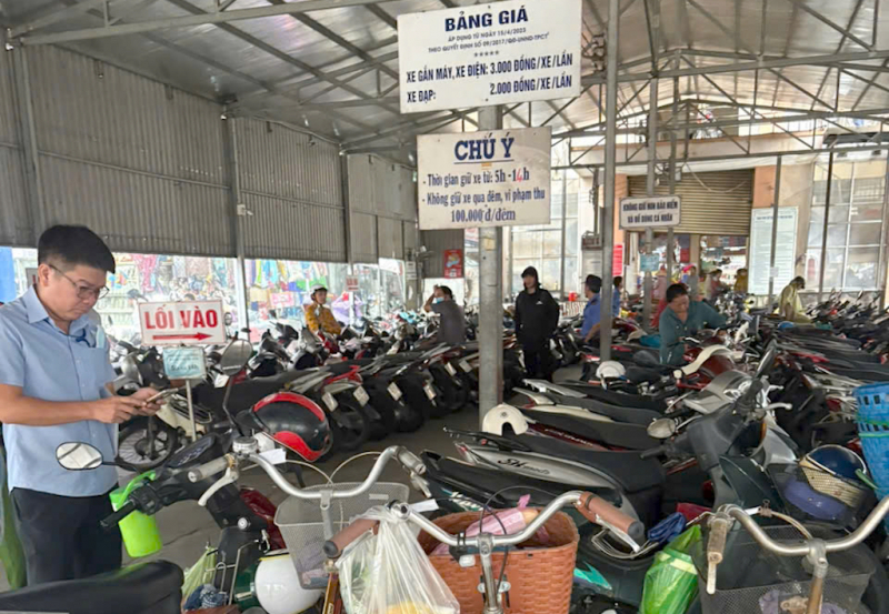Chủ tịch UBND thành phố Cần Thơ chỉ đạo kiểm tra, rà soát toàn bộ hoạt động thu phí giữ xe -0