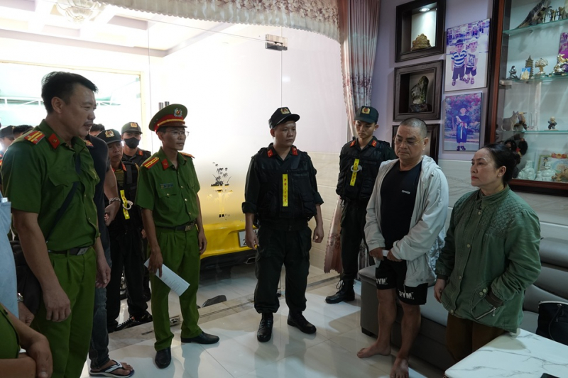 Triệt phá nhóm gia đình cho vay lãi nặng, thu lợi bất chính hàng tỷ đồng -0