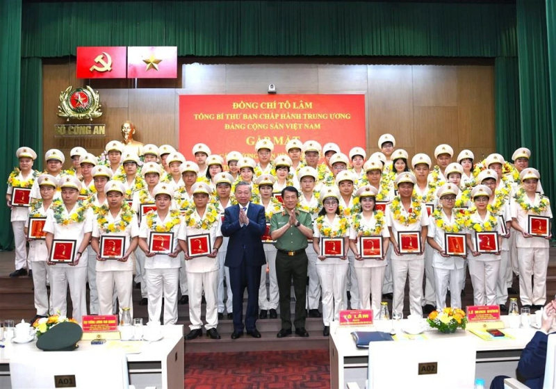 General Secretary meets role-models of the Public Security Forces -0