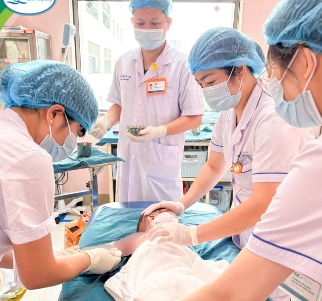 Cảnh báo tai nạn khi ăn lẩu, nhiều người phải nhập viện -0