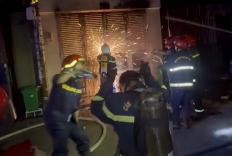 3 người thoát chết do nhà mở lối thoát hiểm thứ 2 trên ban công -0