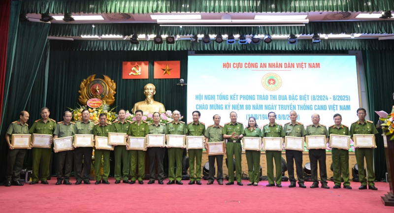 Tôn vinh 114 tập thể, cá nhân hội viên Cựu CAND điển hình tiên tiến trong phong trào thi đua đặc biệt -0