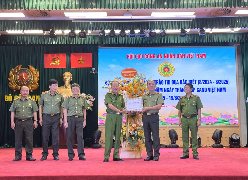 Tôn vinh 114 tập thể, cá nhân hội viên Cựu CAND điển hình tiên tiến trong phong trào thi đua đặc biệt -0