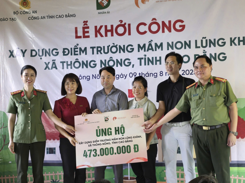 Cục Đào tạo và các nhà tài trợ trao tặng điểm trường mầm non Lũng Khỉnh tại Cao Bằng -0