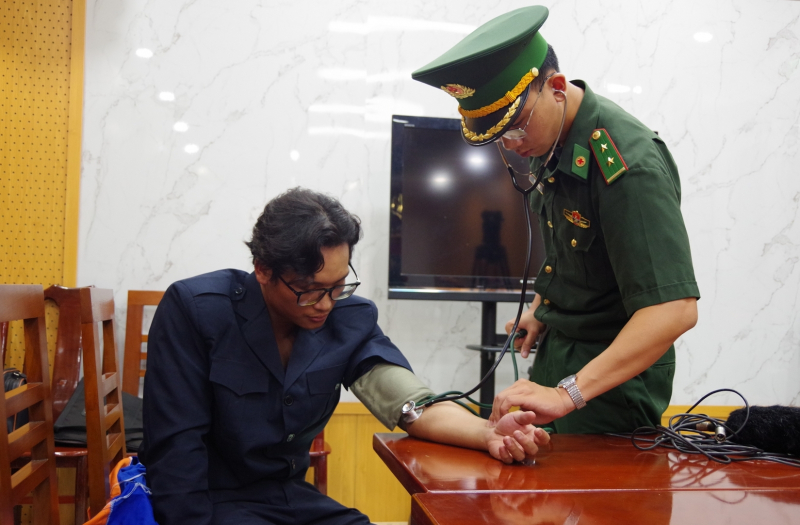 Tiếp nhận 20 thuyền viên tàu GT Unity bị nạn trên biển -2