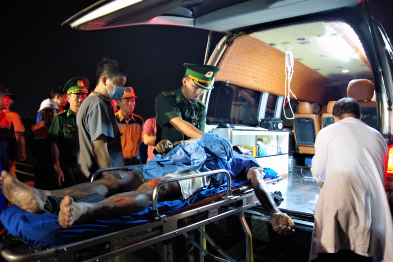 Tiếp nhận 20 thuyền viên tàu GT Unity bị nạn trên biển -3