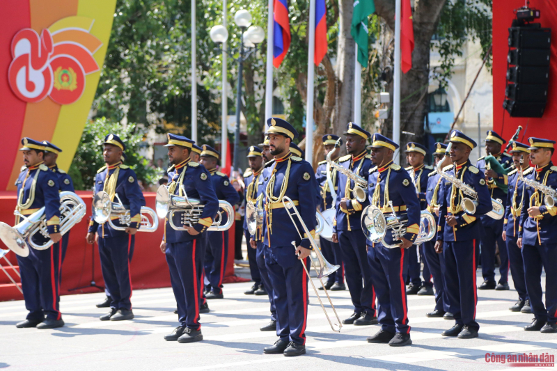 Sắc màu quốc tế hòa vang tại Nhạc hội Cảnh sát thế giới 2025 -0