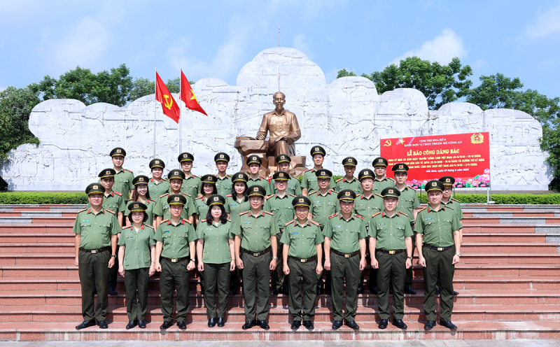 Cụm thi đua số 8 báo công dâng Bác -0