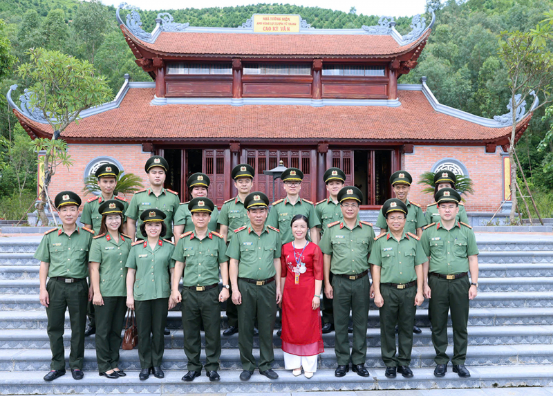 Cụm thi đua số 8 báo công dâng Bác -0