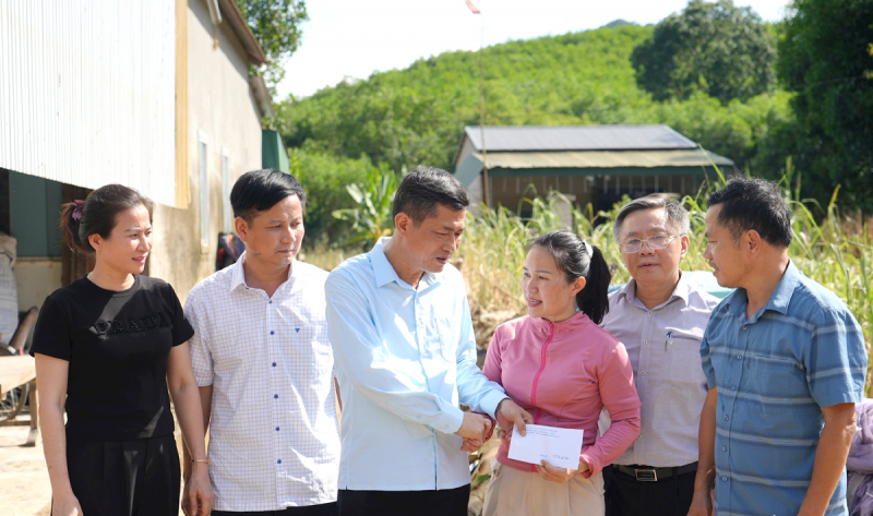 Ngành giáo dục Nghệ An chạy đua sau lũ để kịp khai giảng năm học mới -1