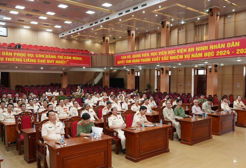 Gặp mặt cán bộ hưu trí Công an tỉnh Điện Biên và Lai Châu tại Hà Nội -0