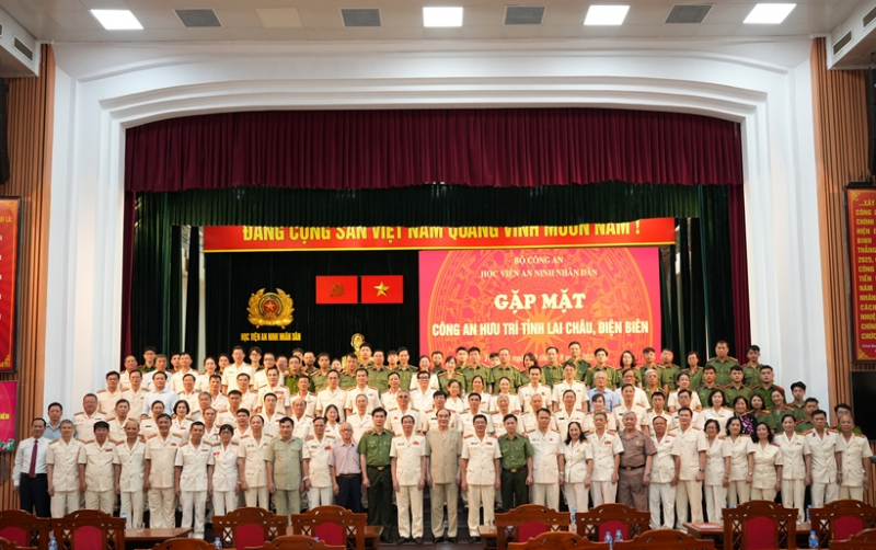 Gặp mặt cán bộ hưu trí Công an tỉnh Điện Biên và Lai Châu tại Hà Nội -0
