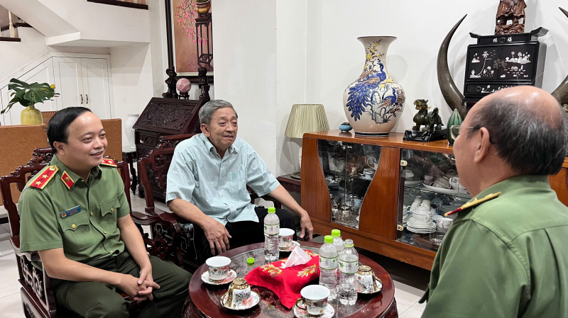 Thứ trưởng Đặng Hồng Đức thăm hỏi, tri ân gia đình các đồng chí cố lãnh đạo Ban An ninh Trung ương Cục miền Nam -1
