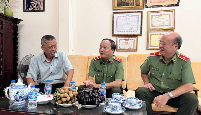 Thứ trưởng Đặng Hồng Đức thăm hỏi, tri ân gia đình các đồng chí cố lãnh đạo Ban An ninh Trung ương Cục miền Nam -1