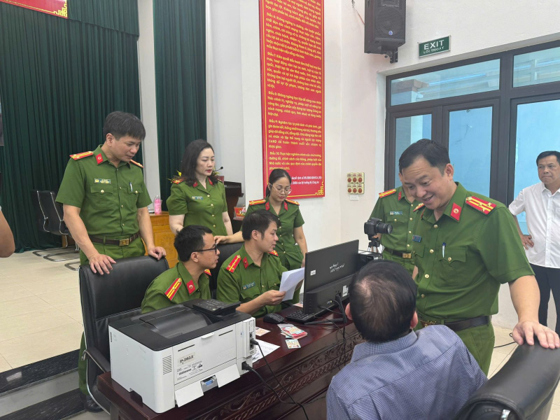 Công an Thanh Hóa đồng loạt triển khai cấp đổi Thẻ đảng viên trên nền tảng dữ liệu dân cư -0