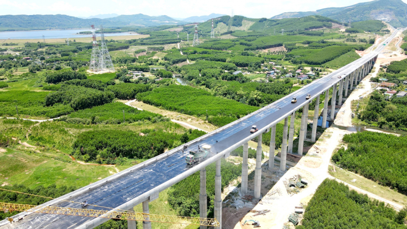 Ngắm vẻ kỳ vĩ của cao tốc Vũng Áng – Bùng trước ngày thông xe -0