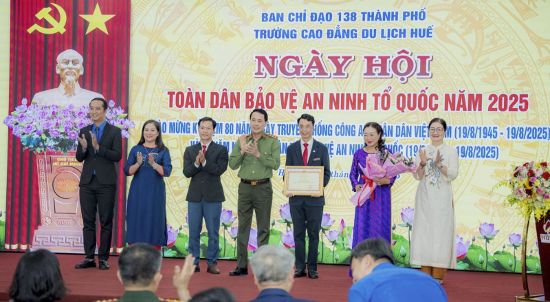 Ghi ở ngôi trường có cách làm hay, lan tỏa phong trào Toàn dân bảo vệ an ninh Tổ quốc -0