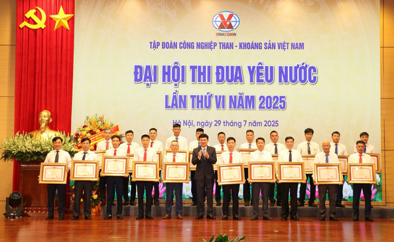 Các phong trào thi đua đã góp phần xây dựng TKV thành Tập đoàn kinh tế nhà nước mạnh, phát triển bền vững -0