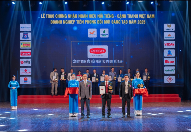 Dai-ichi Life Việt Nam tiếp tục được vinh danh “Top 10 Nhãn hiệu nổi tiếng Việt Nam 2025” -0