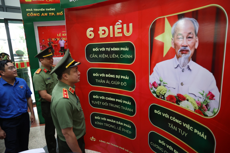 Công an TP Hồ Chí Minh - Tiếp bước truyền thống anh hùng -3