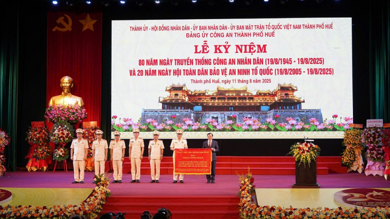Công an TP Huế quyết tâm giữ vững môi trường an ninh, an toàn, tạo động lực và nền tảng cho địa phương phát triển -0