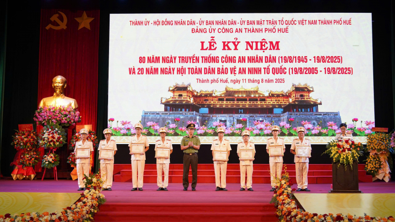 Công an TP Huế quyết tâm giữ vững môi trường an ninh, an toàn, tạo động lực và nền tảng cho địa phương phát triển -0