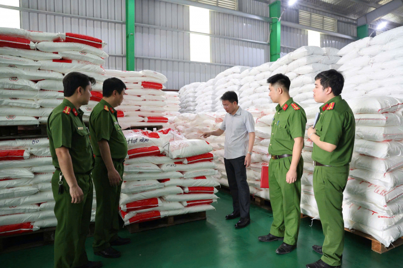 Các đối tượng đã sản xuất, buôn bán hạt nêm, bột canh giả như thế nào? -0