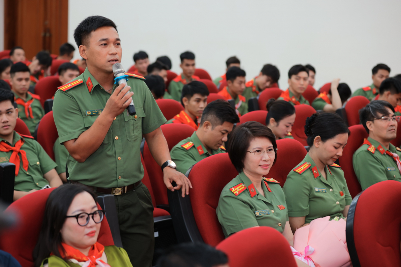 Nhạc sĩ “tỷ view” Nguyễn Văn Chung hợp tác với Duyên Quỳnh làm MV về lực lượng CAND -0