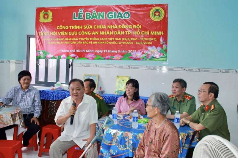 Công an TP Hồ Chí Minh bàn giao 2 căn nhà đồng đội cho hai cựu CAND  -3