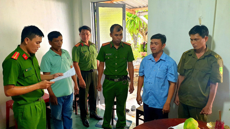   Để xảy ra phá rừng, khai thác cát trái phép ba cán bộ lãnh án tù    -0