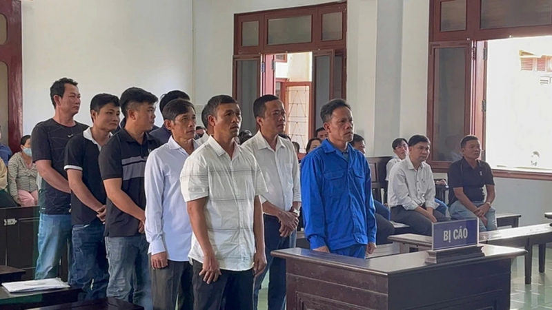   Để xảy ra phá rừng, khai thác cát trái phép ba cán bộ lãnh án tù    -0