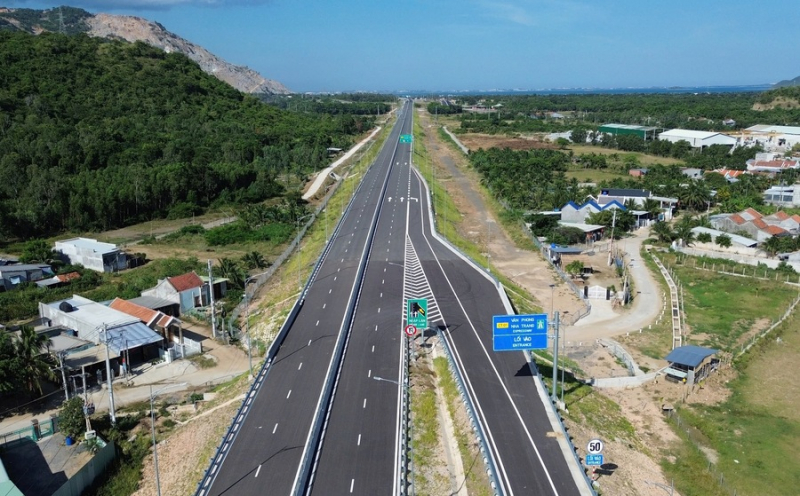 Một tuần nữa sẽ có thêm hơn 220 km đường cao tốc thông tuyến -0