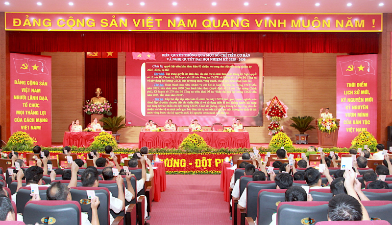 Cảnh sát cơ động phải là 