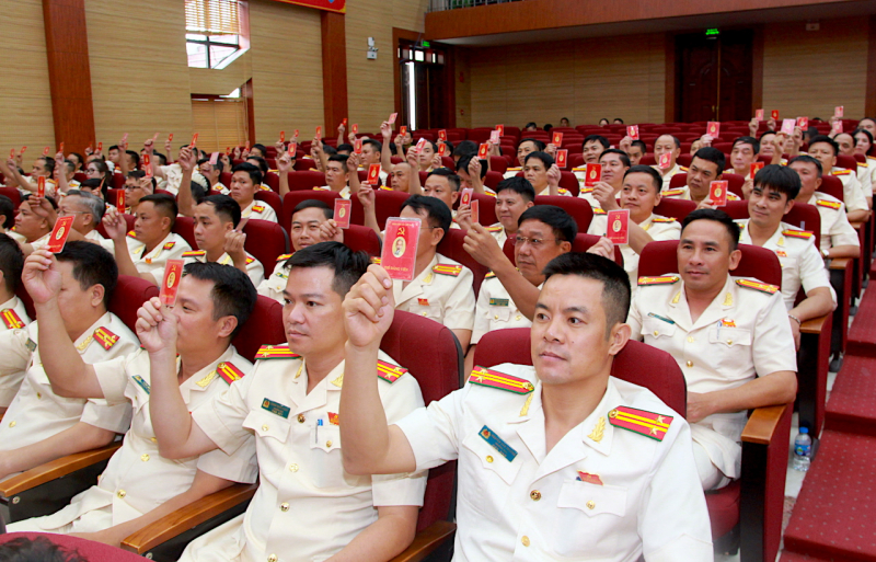 Cảnh sát cơ động phải là 