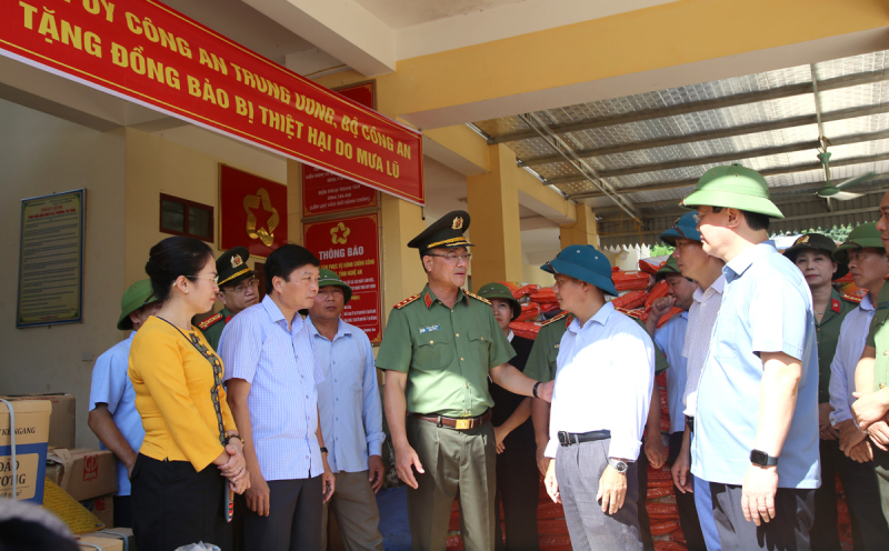 Bộ Công an phát động cao điểm 40 ngày đêm xây dựng nhà, trường học tặng bà con, học sinh đồng bào vùng lũ Nghệ An -0