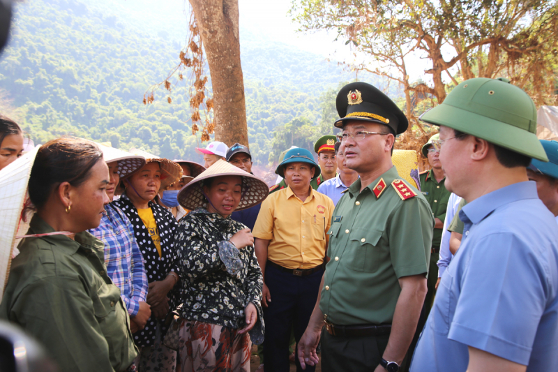 Bộ Công an phát động cao điểm 40 ngày đêm xây dựng nhà, trường học tặng bà con, học sinh đồng bào vùng lũ Nghệ An -0