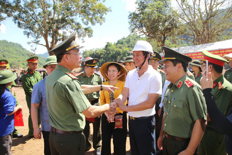 Bộ Công an phát động cao điểm 40 ngày đêm xây dựng nhà, trường học tặng bà con, học sinh đồng bào vùng lũ Nghệ An -0