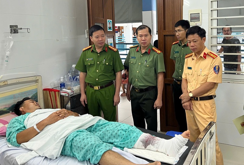 Xử lý nghiêm đối tượng lái xe tông cán bộ CSGT gãy chân -0