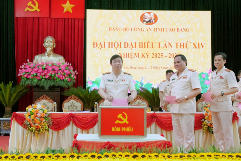 Thứ trưởng Lê Văn Tuyến dự Đại hội Đảng bộ Công an tỉnh Cao Bằng -0