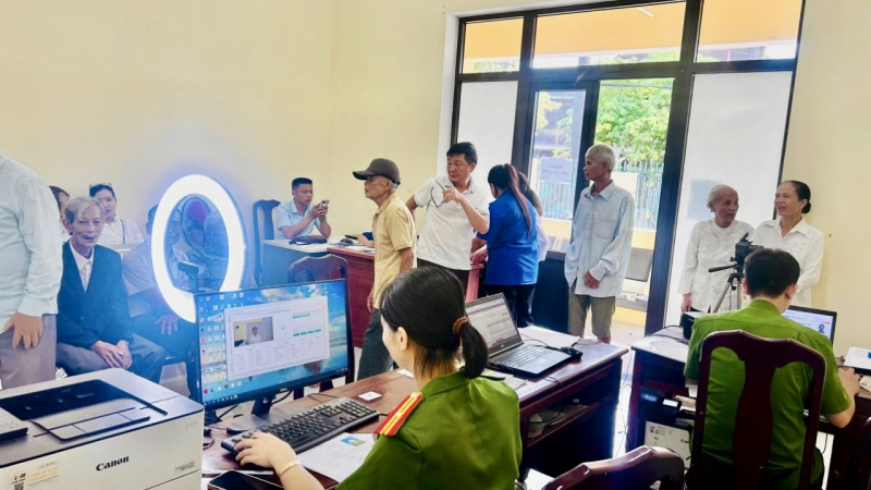 Triển khai chiến dịch cao điểm thu nhận hồ sơ cấp đổi Thẻ đảng viên -0