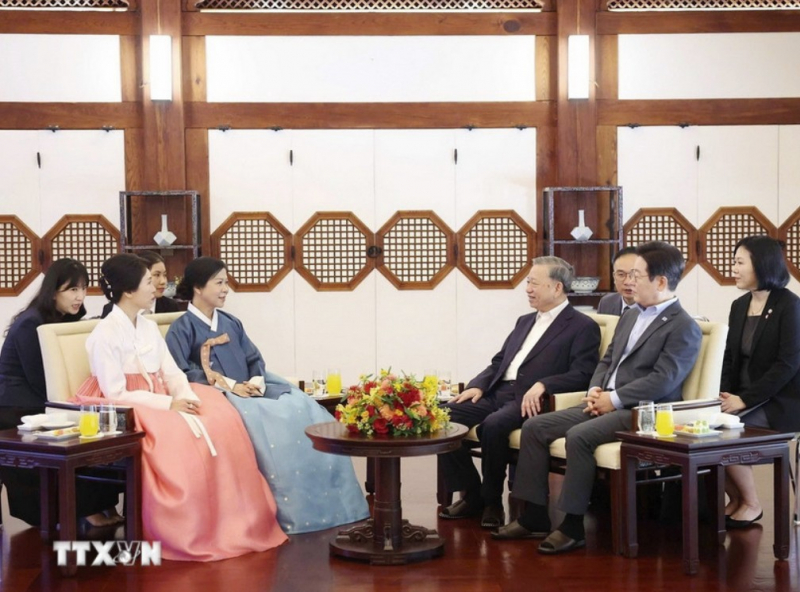 Tổng Bí thư Tô Lâm và Phu nhân Ngô Phương Ly thưởng trà tại Nhà Xanh -0