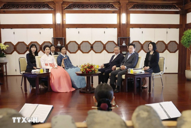 Tổng Bí thư Tô Lâm và Phu nhân Ngô Phương Ly thưởng trà tại Nhà Xanh -0