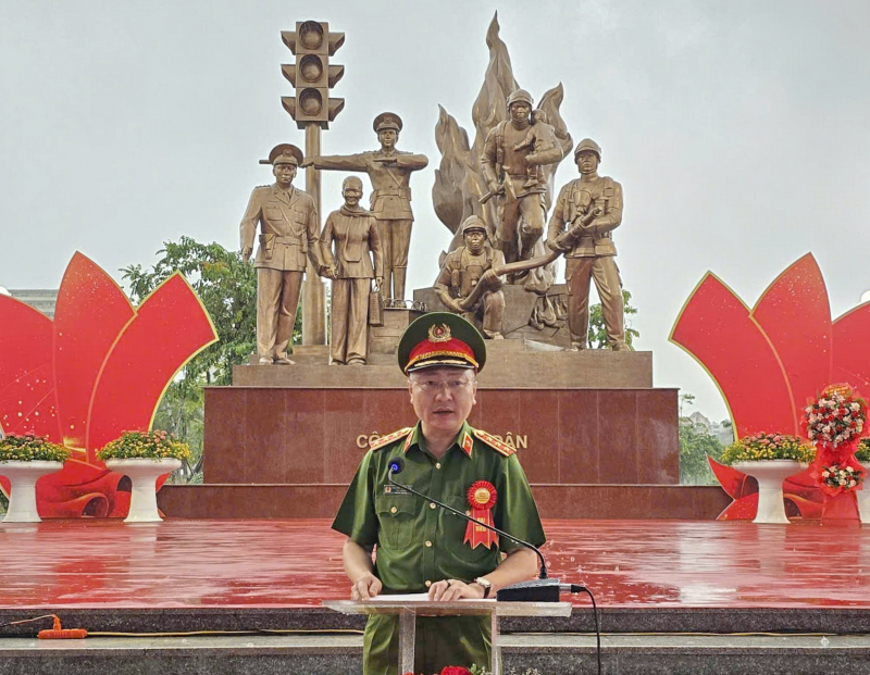 Quảng Ninh: Khánh thành Tượng đài “Công an Nhân dân vì dân phục vụ” -0