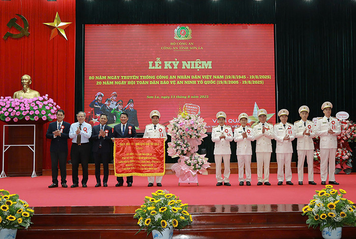 Phát huy truyền thống 80 năm xây dựng, chiến đấu và trưởng thành,  đảm bảo vững chắc ANTT, phục vụ sự nghiệp phát triển kinh tế,  xã hội của địa phương -0