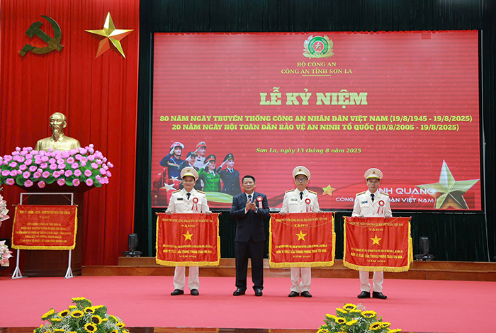 Phát huy truyền thống 80 năm xây dựng, chiến đấu và trưởng thành,  đảm bảo vững chắc ANTT, phục vụ sự nghiệp phát triển kinh tế,  xã hội của địa phương -1