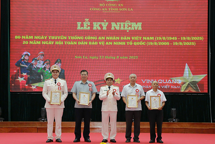 Phát huy truyền thống 80 năm xây dựng, chiến đấu và trưởng thành,  đảm bảo vững chắc ANTT, phục vụ sự nghiệp phát triển kinh tế,  xã hội của địa phương -1