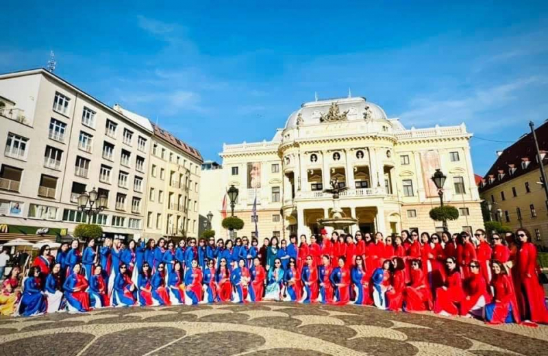 Phụ nữ Việt ở Châu Âu lan tỏa tinh thần 80 năm Quốc khánh -0