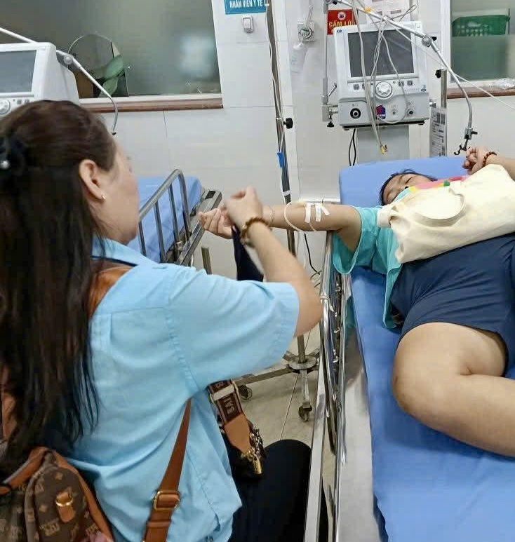 Nhân viên phục vụ xe buýt Hà Nội nhanh trí cứu giúp người gặp nạn -0