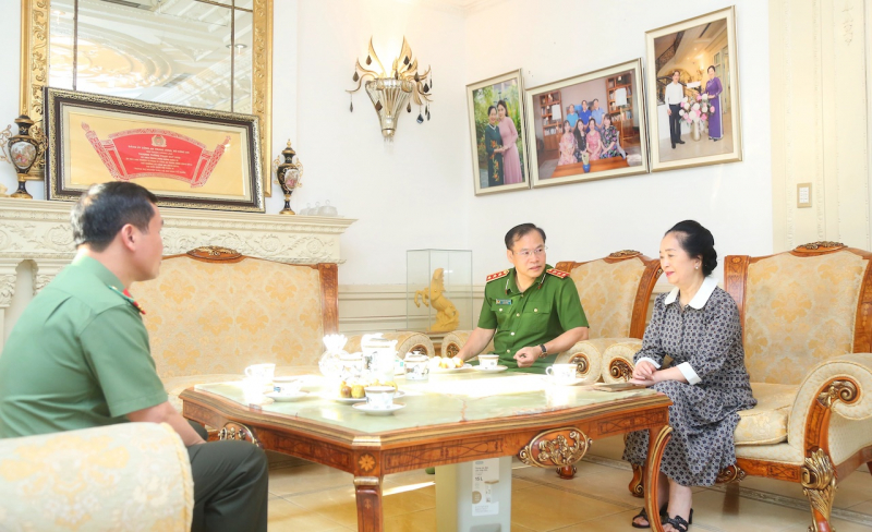 Thứ trưởng Nguyễn Văn Long tri ân, thăm hỏi thân nhân gia đình các đồng chí cố lãnh đạo Bộ Công an -0